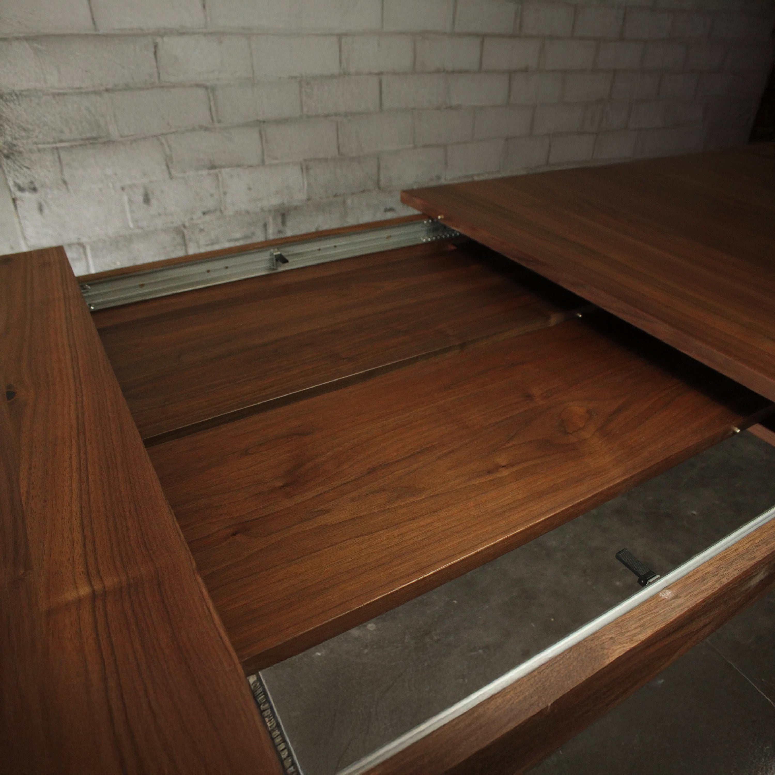 The Piper Middle Extension Dining Table